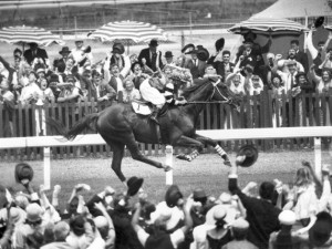 Melbourne Cup 1930 - Phar Lap vítězí.