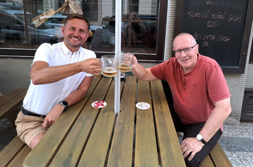 Kukabara Austrálie - na pivko po studiu / v Austrálii pivo Čechům chutná
